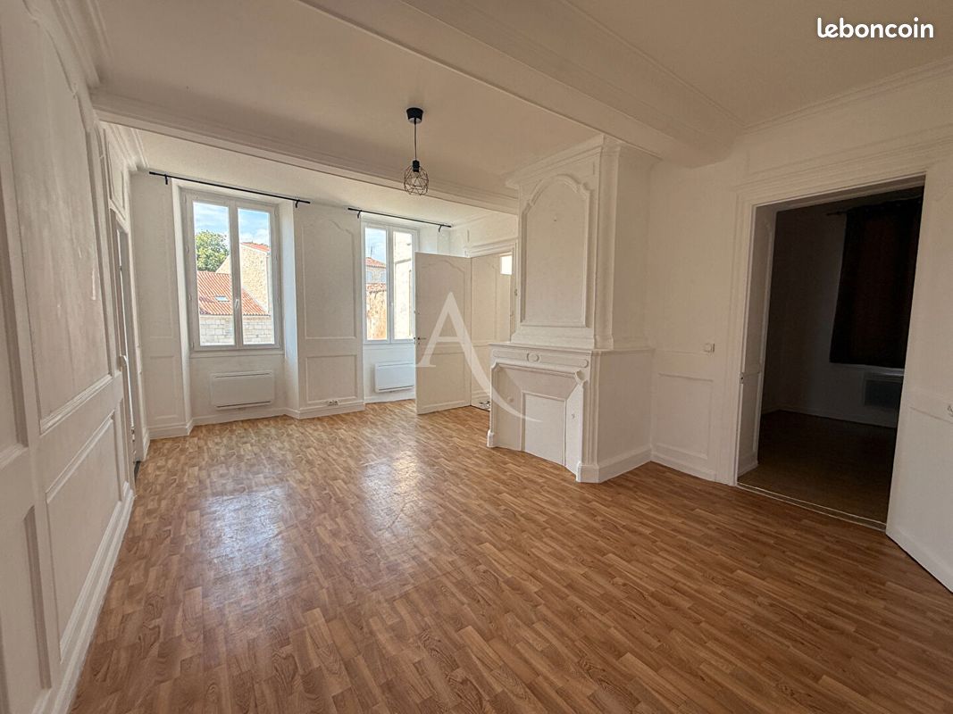 Appartement 3 pièces 48 m² · à Saintes · 48 m² · 580 €