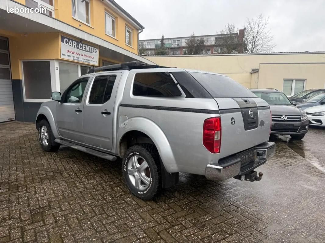 Nissan Navara PICKUP DOUBLE CAB PLATINUM 4X4 171 CH BVA - SELLERIE CUIR TOIT OUVRANT VOLANT EN (image 2)