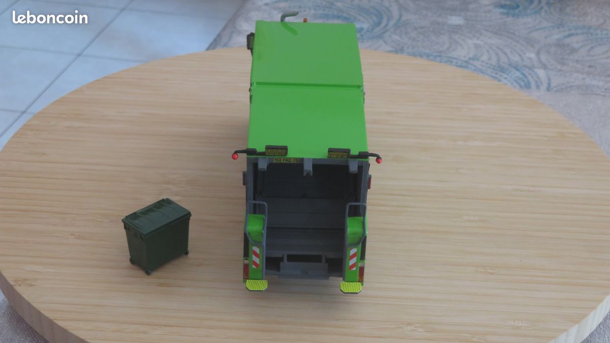 Solido 1/43 – Renault Express Propreté De Paris 1988 – Vert – Rare