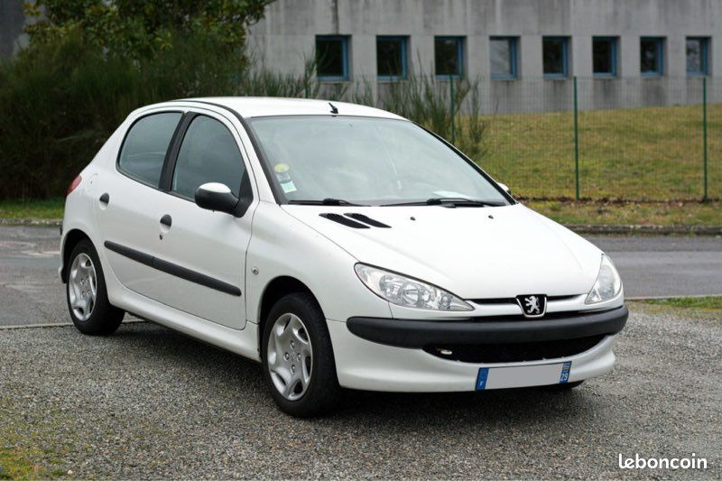 Toute pièce Peugeot 206 1.9 D 70 cv 5 portes 1998 (image 1)