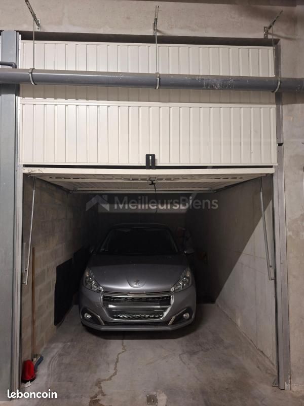 Parking 15 m² · à Saint-Cyr-sur-Mer · 15 m² · 38 000 €