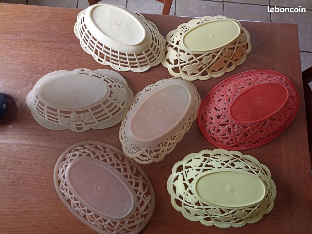 Corbeilles plastique vintage x 7 (image 3)
