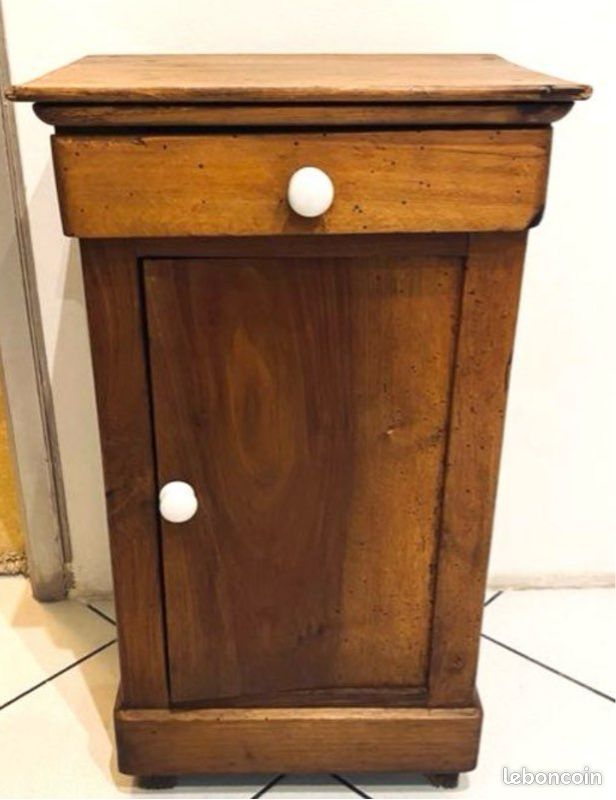 Table de chevet en noyer (image 1)