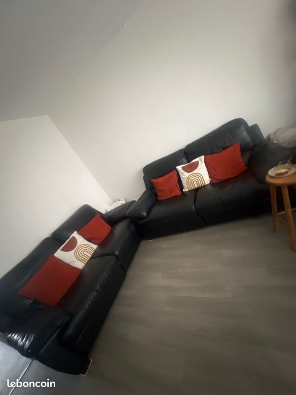 Deux canapés en cuir vachette pleine fleur de chez cuir center avec relaxation (image 1)