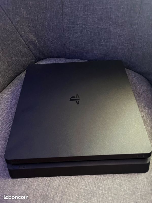 Ps4 slim + manette ( la flèche de bas marche pas ) (image 1)