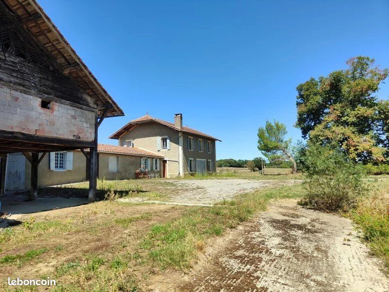 Maison 8 pièces 185 m² · à Seissan · 185 m² · 235 000 €