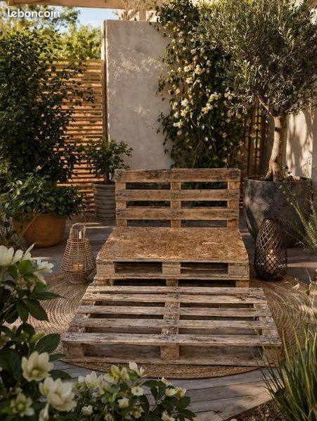 Salon de jardin en palettes – esprit bohème (image 1)