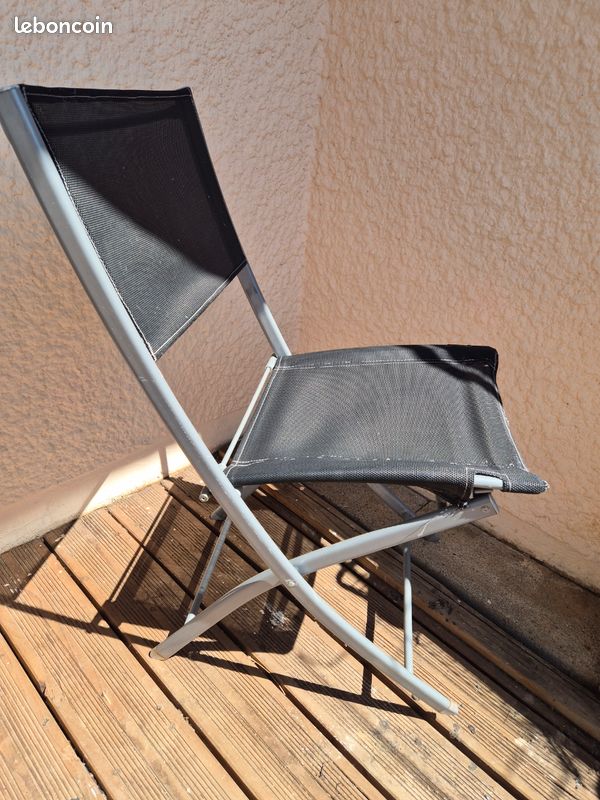 Structure de chaise très solide. Recoudre l assise (image 2)
