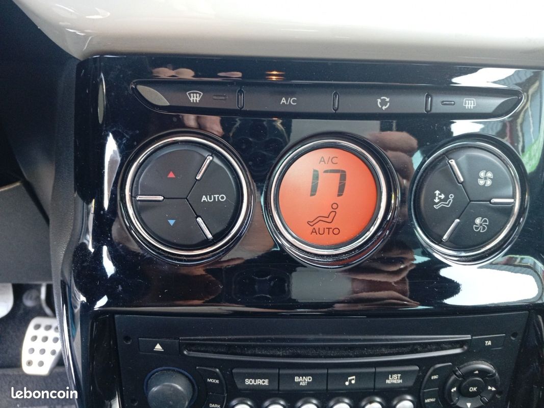 CITROEN DS3 HDi 110 FAP 109gr Sport Chic (image 21)