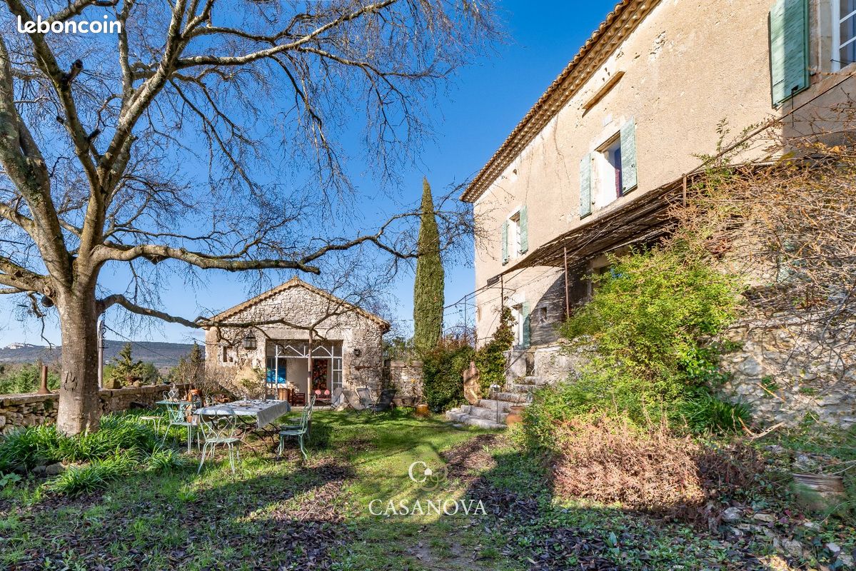 Maison 10 pièces 360 m² · à Lussan · 360 m² · 850 000 €