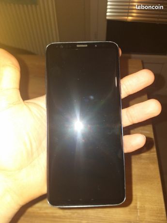 Samsung S9 comme neuf avec coque en carbone