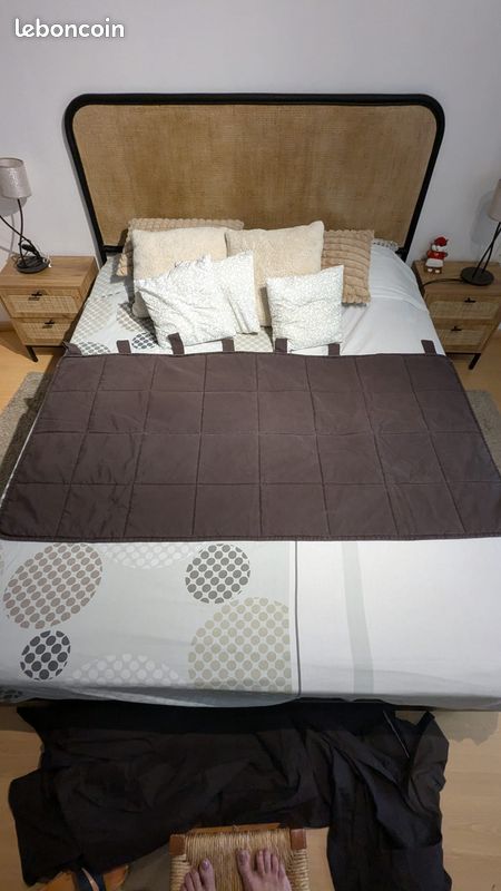 Tête de lit en tissu à suspendre avec couvre sommier assorti pour lit de 160cm de large (image 1)