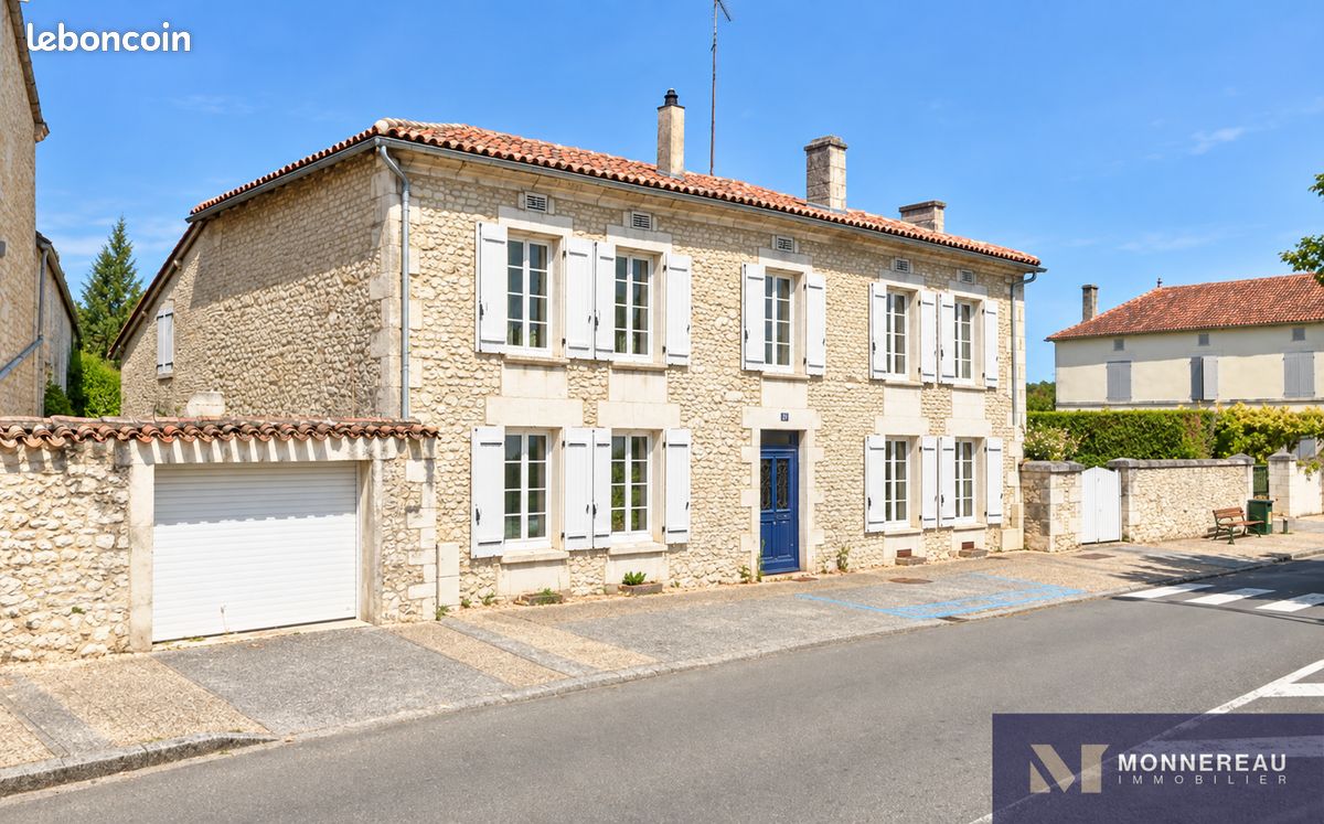 Maison 10 pièces 295 m² · à Barbezieux-Saint-Hilaire · 295 m² · 325 500 €