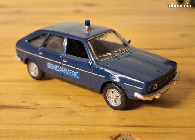 Norev Renault colorale sapeurs pompiers de trois epis 1/43 - Collection