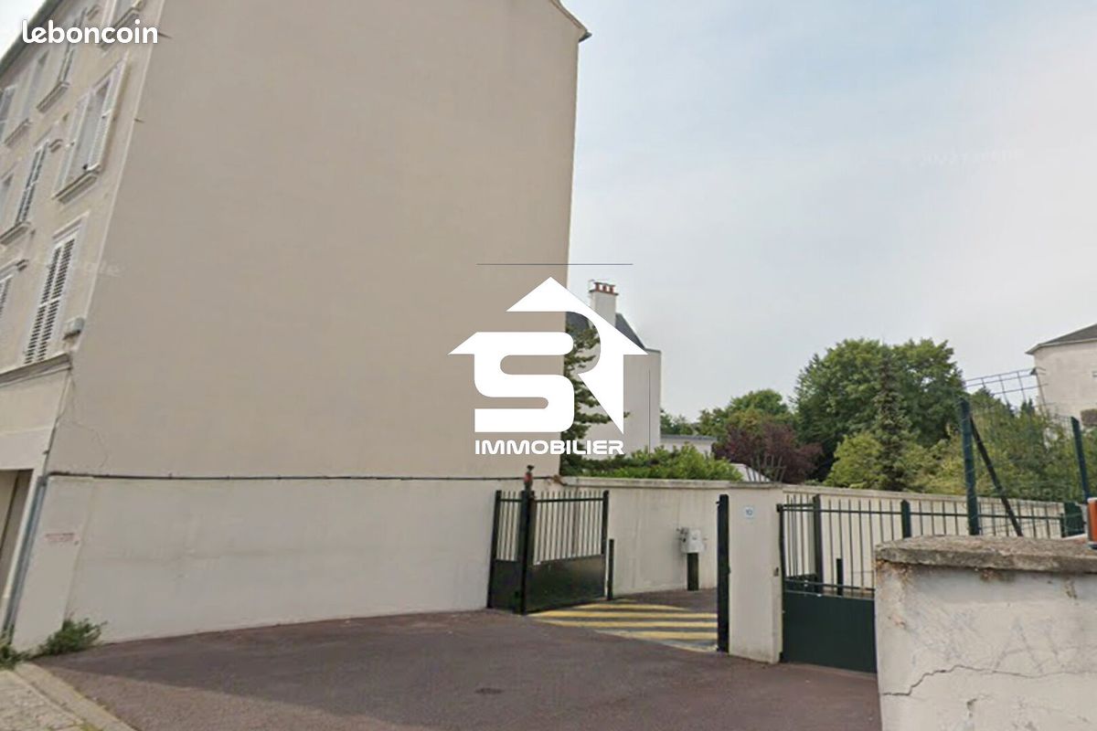 Parking 12 m² · à Fontenay-sous-Bois · 12 m² · 95 €