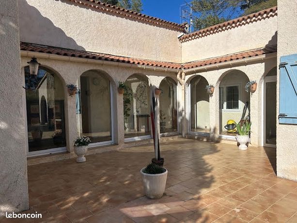 Maison de campagne atypique Les Arcs/Argens