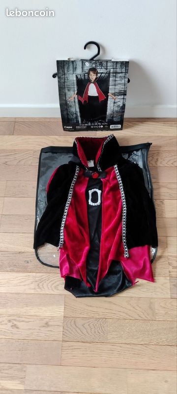 Cape de vampire avec accessoire et étui (image 1)