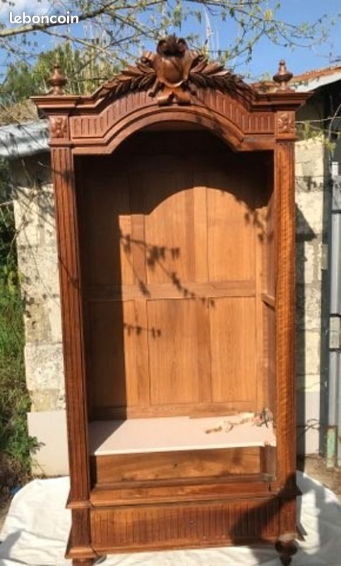 Armoire homme debout en noyer avec sculptures (image 2)