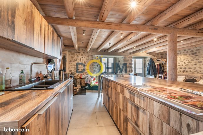 Maison 8 pièces 286 m²