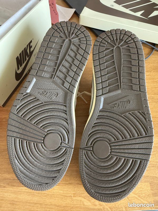 Air Jordan 1 Low OG SP (image 9)