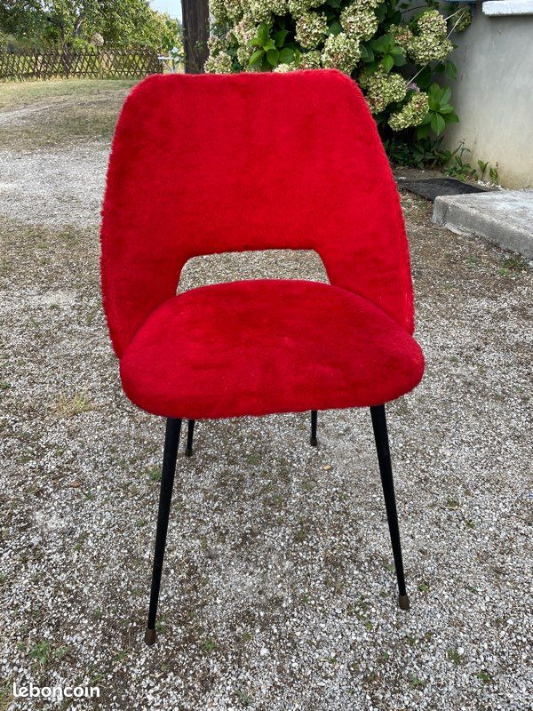 Chaises fourrure rouge année 60 (image 1)