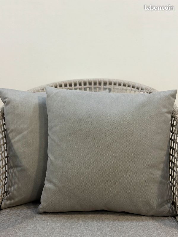 Neufs Coussins de mobilier DEDON – Lot déco outdoor (image 1)