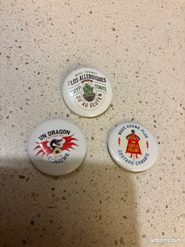 Lot de 3 badges (image 1)
