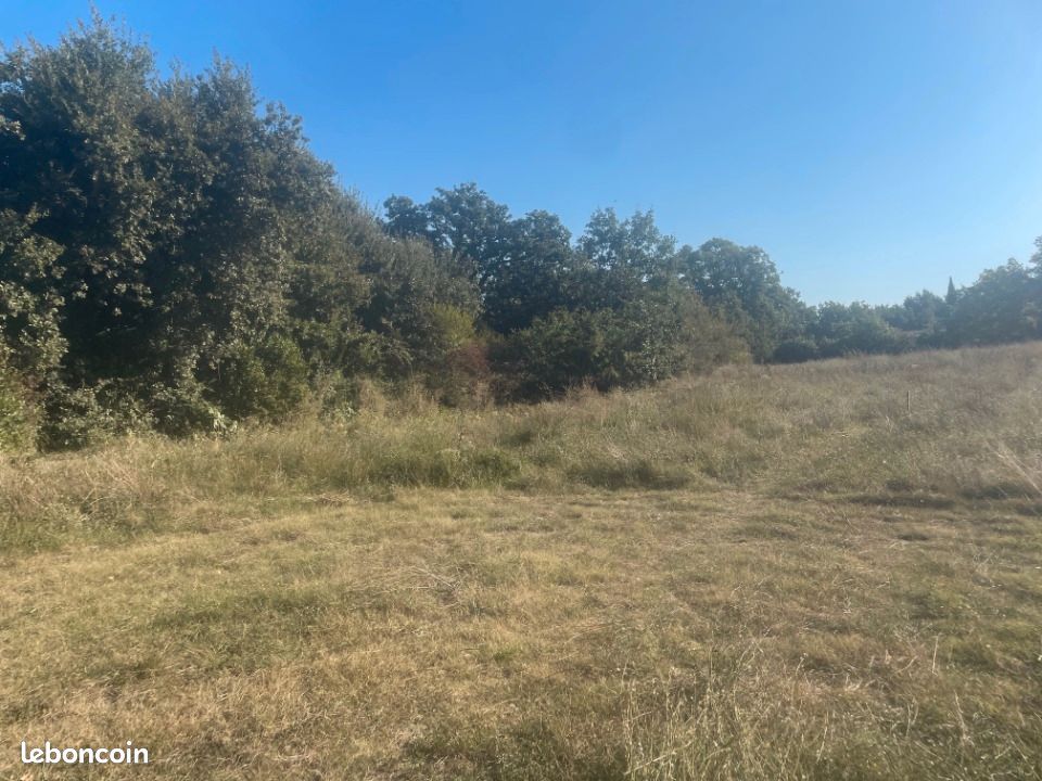 Terrain 920 m² · à Alleins · 290 000 €