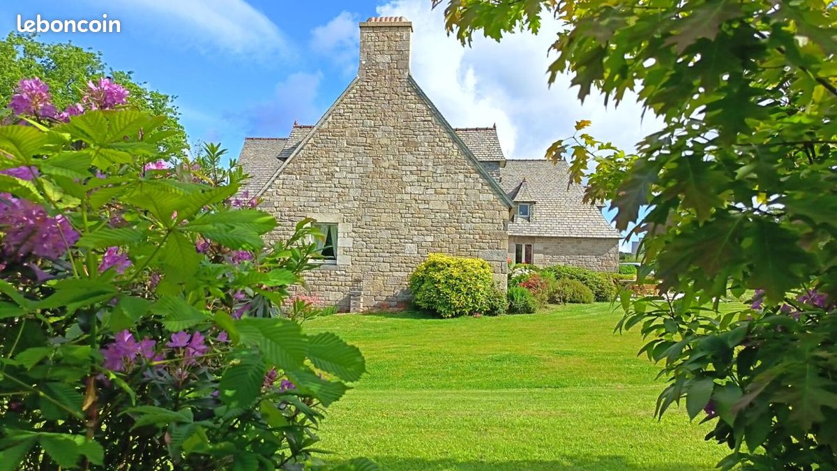 Maison 12 pièces 310 m² · à Landivisiau · 310 m² · 699 000 €