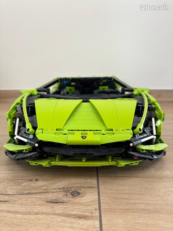 LEGO Technic Lamborghini Sián FKP 37 (image 2)