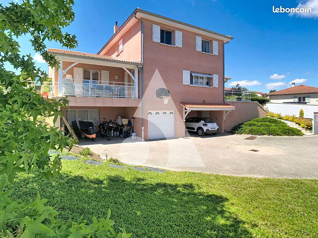 Maison 7 pièces 195 m² · à Pomeys · 195 m² · 499 000 €