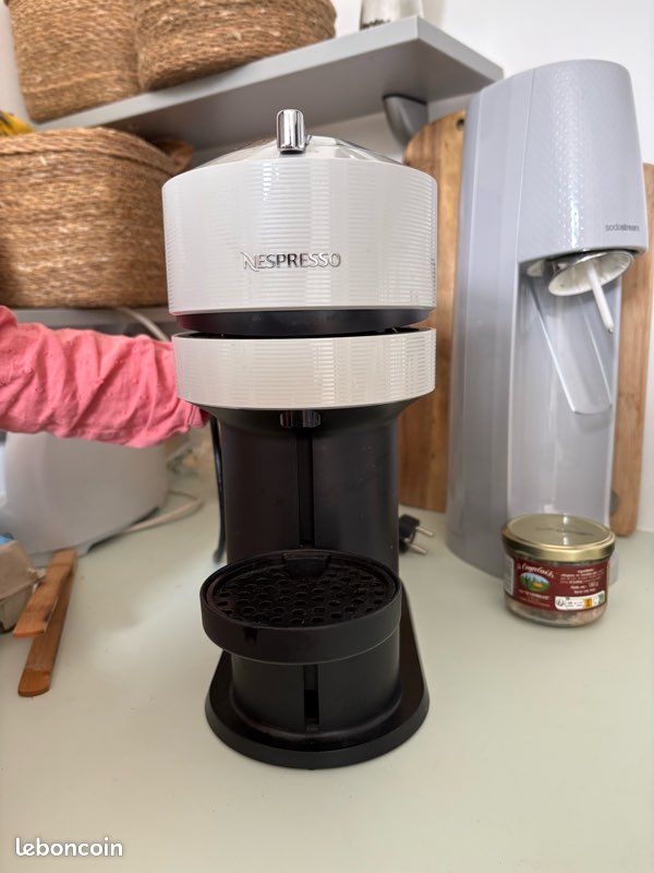 Machine à café Nespresso Vertuo (image 1)