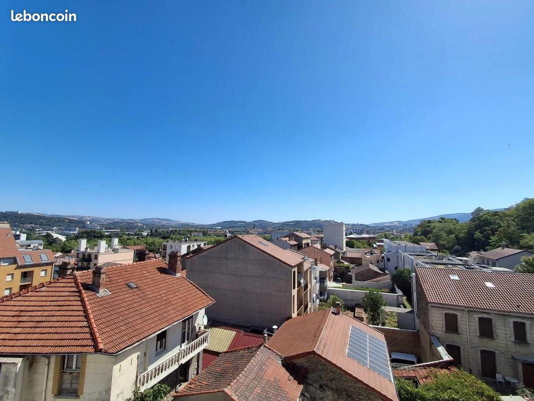 Appartement 3 pièces 75 m² · à Saint-Étienne · 75 m² · 678 €