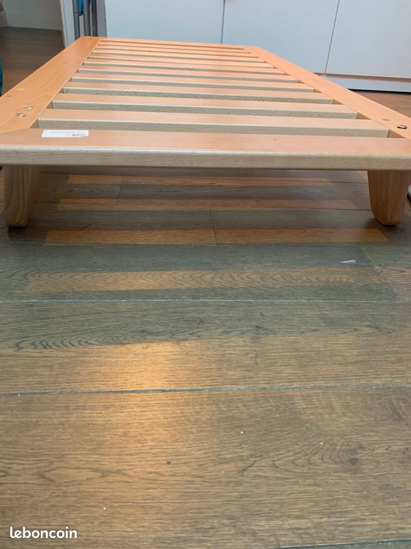 Sommier en bois et matelas 140x70 (image 1)