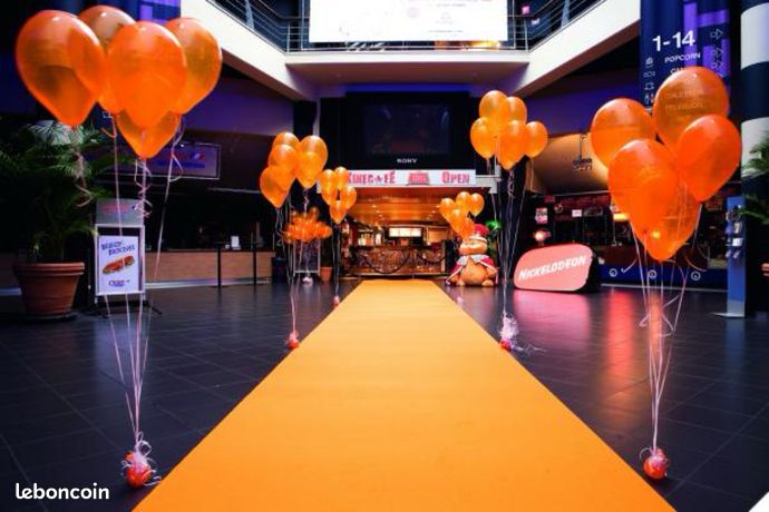 Tapis Événementiel REVExpo 1x10m - Bleu Foncé - Résistant Au Feu - Mariage, Gala, Exposition