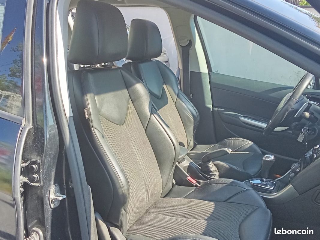 PEUGEOT 308 1.6 HDi 112ch FAP BVMP6 BLUE LION Féline (image 6)