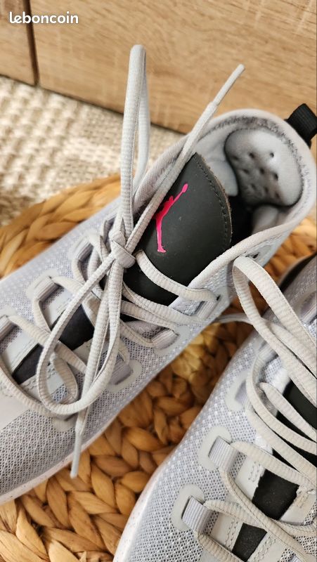 Paires de Baskets Nike Air Jordan Reveal Femme Fille