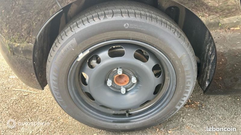 Peugeot 208 e-208 136ch Style (image 25)