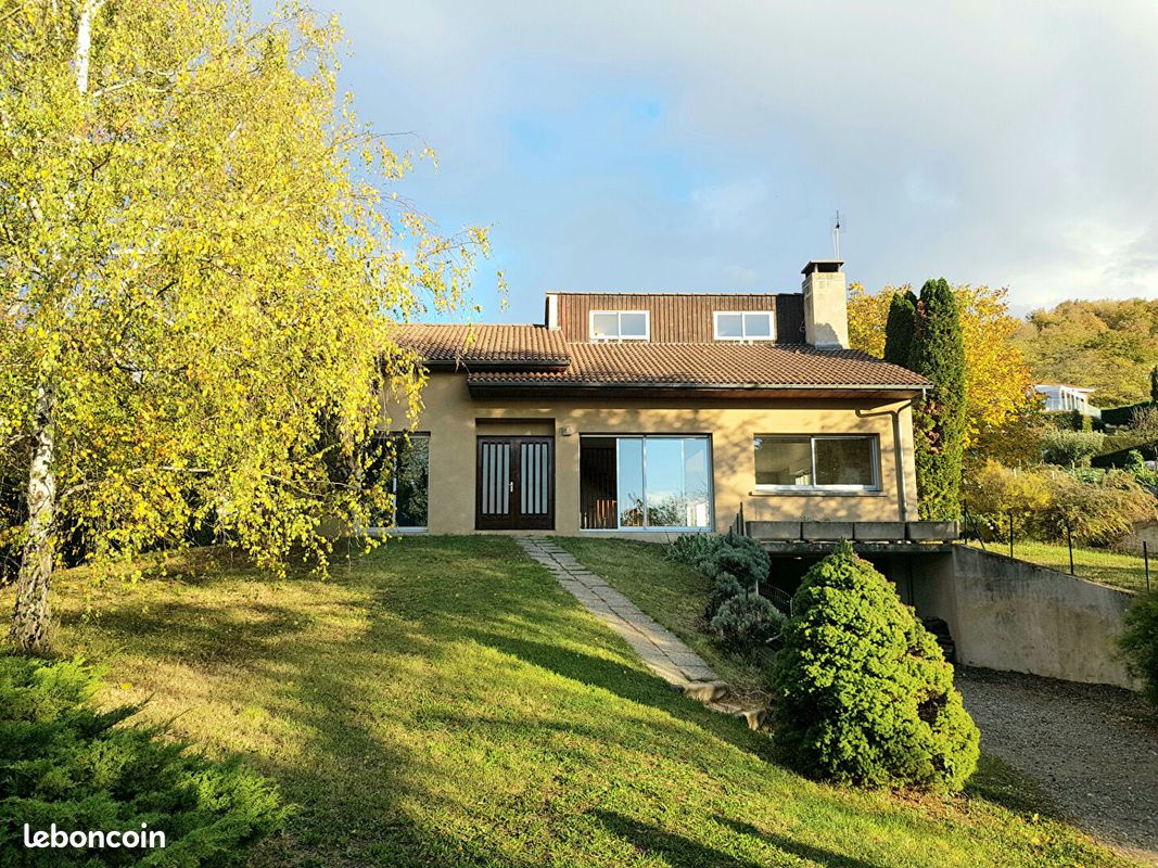 Maison 5 pièces 150 m² · à Mirefleurs · 150 m² · 1 235 €/mois