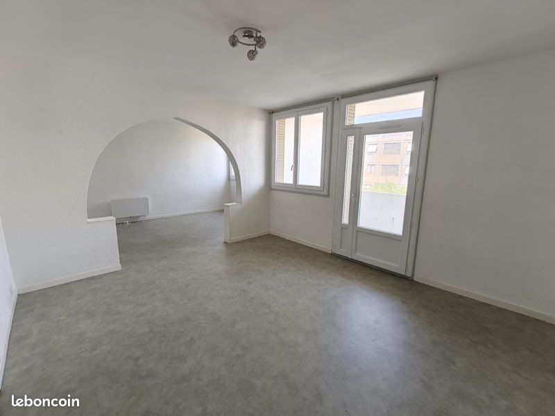 Appartement 4 pièces 87 m² · à Nîmes · 87 m² · 710 €