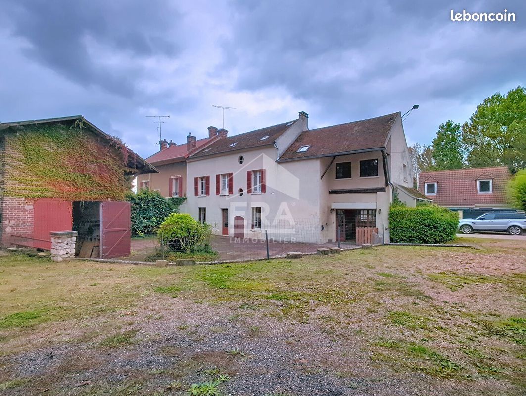 Maison 9 pièces 255 m² · à Luzarches · 255 m² · 649 000 €