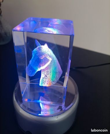 Figurine Cheval 3D En Cristal 6cm Avec Base Lumineuse - Cadeau Pour Amoureux Des Chevaux
