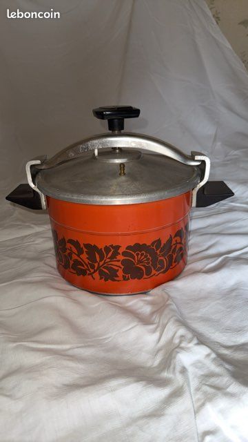 Ancienne cocotte fonte seb - Arts de la table