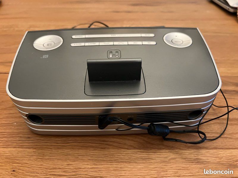Radio-réveil stéréo FM iHome iBT97 (image 4)