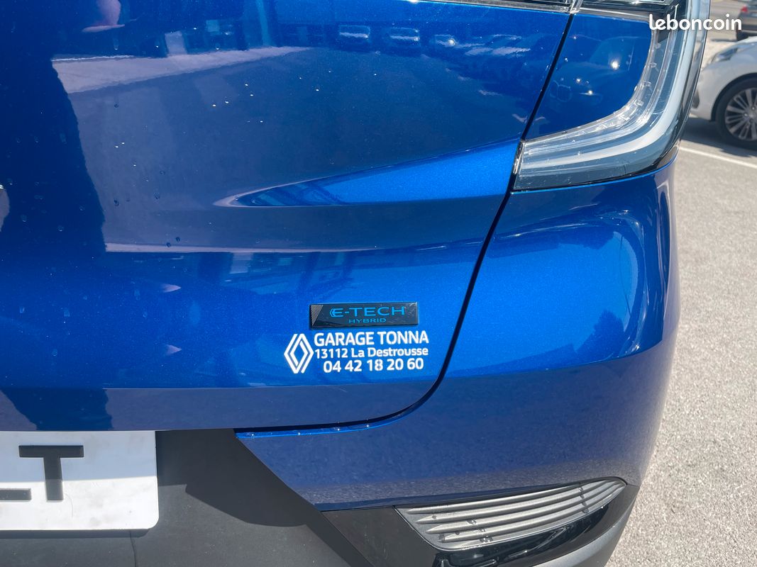 RENAULT Captur Esprit Alpine Full Hybrid E-Tech 145 ch (image 8)