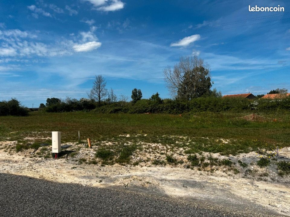Terrain 317 m² Givrand · 99 700 €