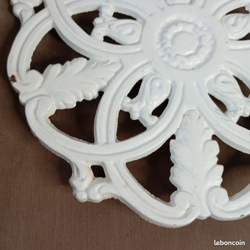 Ancien Dessous de Plat en Fonte Décor Coq - Arts de la table