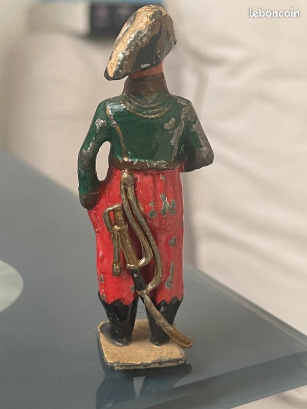 VERTUNNI Figurine LASALLE / antique toy soldier
