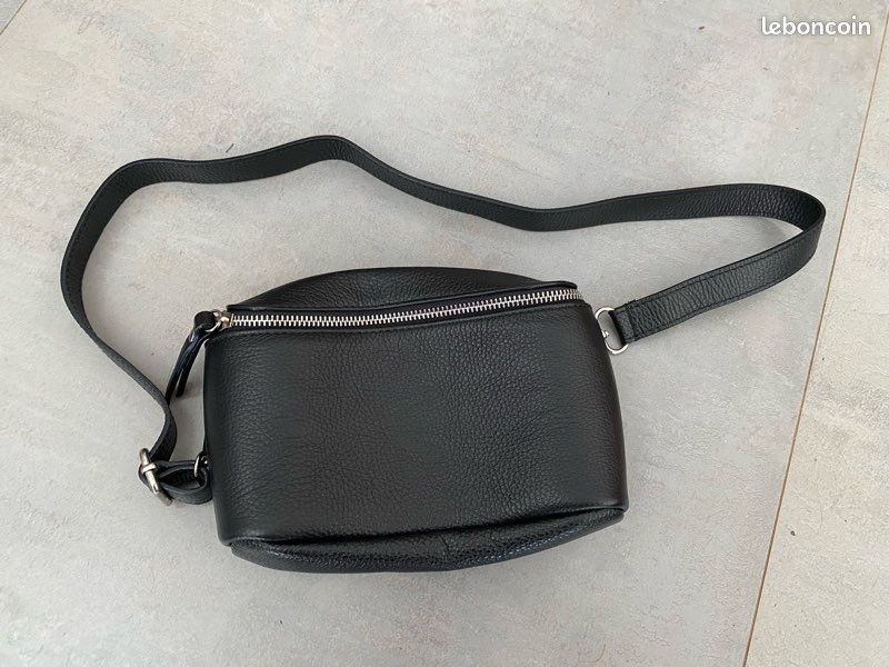 Banane sacoche noir en cuir italien neuve Accessoires Bagagerie