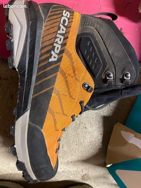 Chaussures de randonnée scarpa taille 44 (image 1)